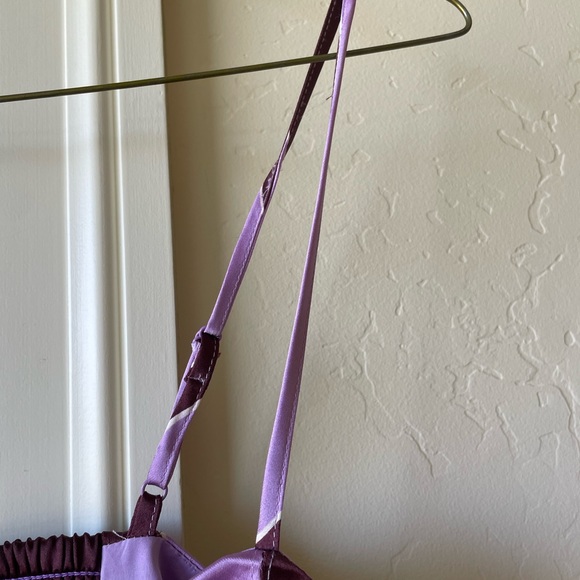 NWT House of Harlow 1960 Burgundy Purple Retro Print Satin Cami Crop Top Medium - Picture 6 of 8